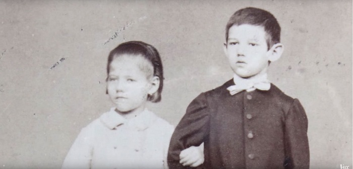 Here`s why people are never smiling in old photos - VIDEO